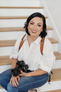 Headshot-of-Nashville-Newborn-Photographer-Dolly-DeLong-Photography-who-is-also-a-marketing-educator-for-family-photographers
